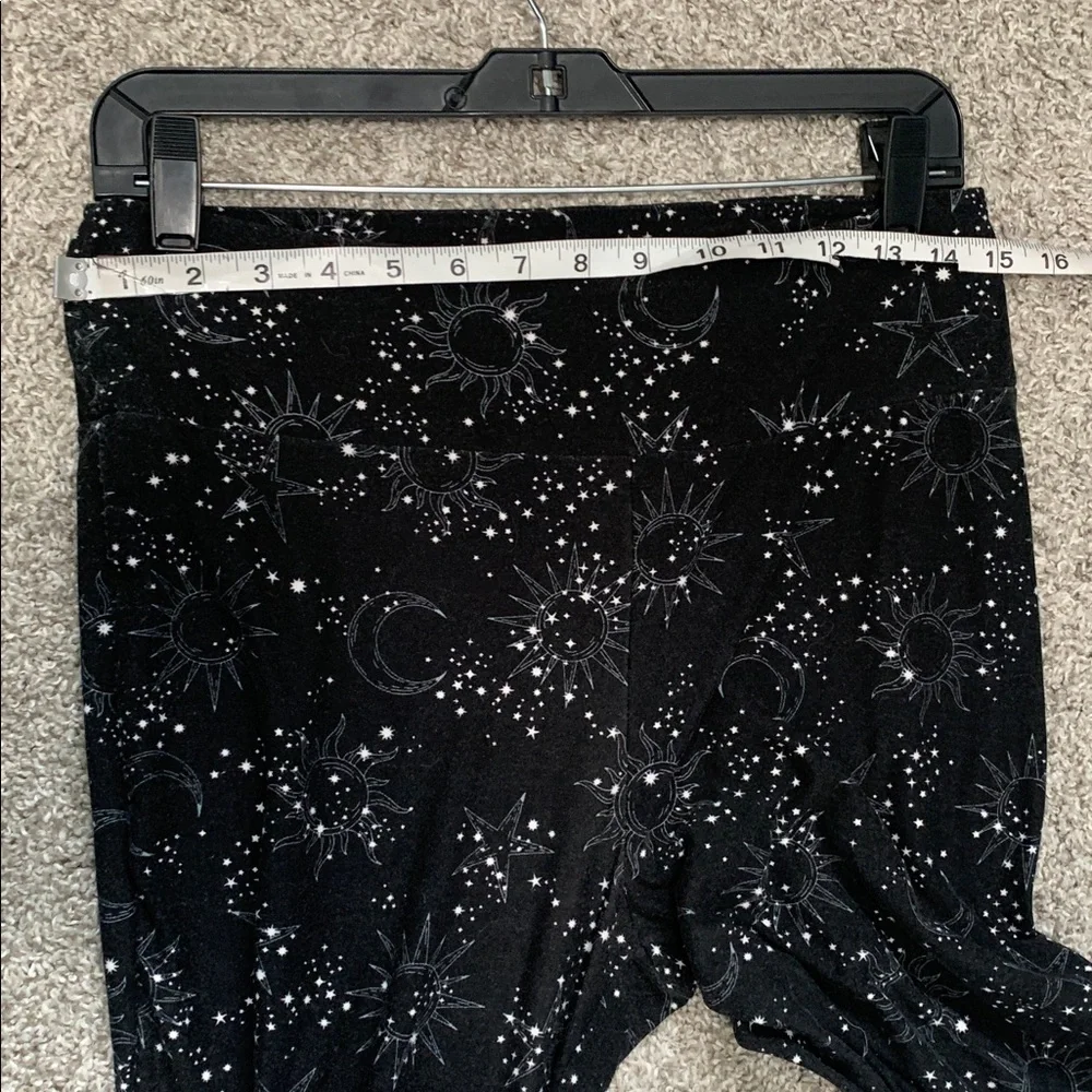 No Boundaries Boho Celestial Moon Star Print Flare Leggings Size Large